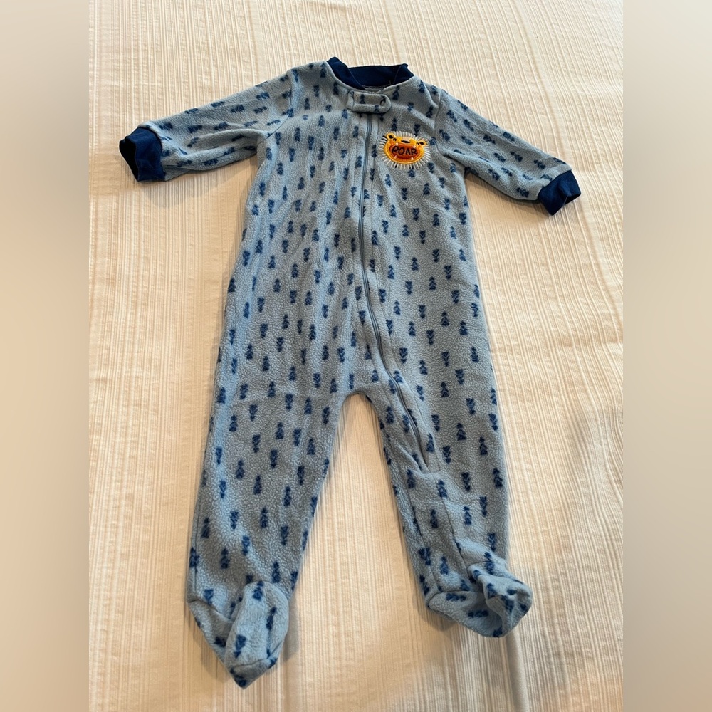 Fleece pajamas. size 6-9 months, good condition. One way zipper